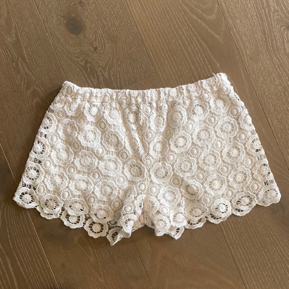Lace cream shorts, stretch waist, XS